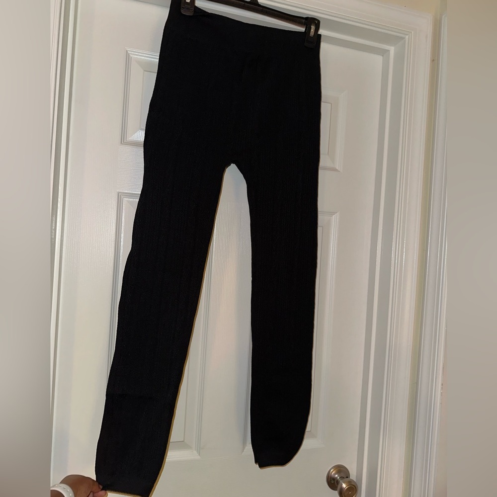 Black Soft Fleece Leggings​ - Picture 5 of 6
